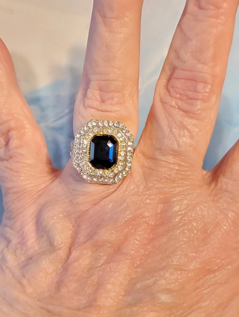 Blue Rhinestone Ring Size 7 Victorian Style Glass Fashion Ring   r-59